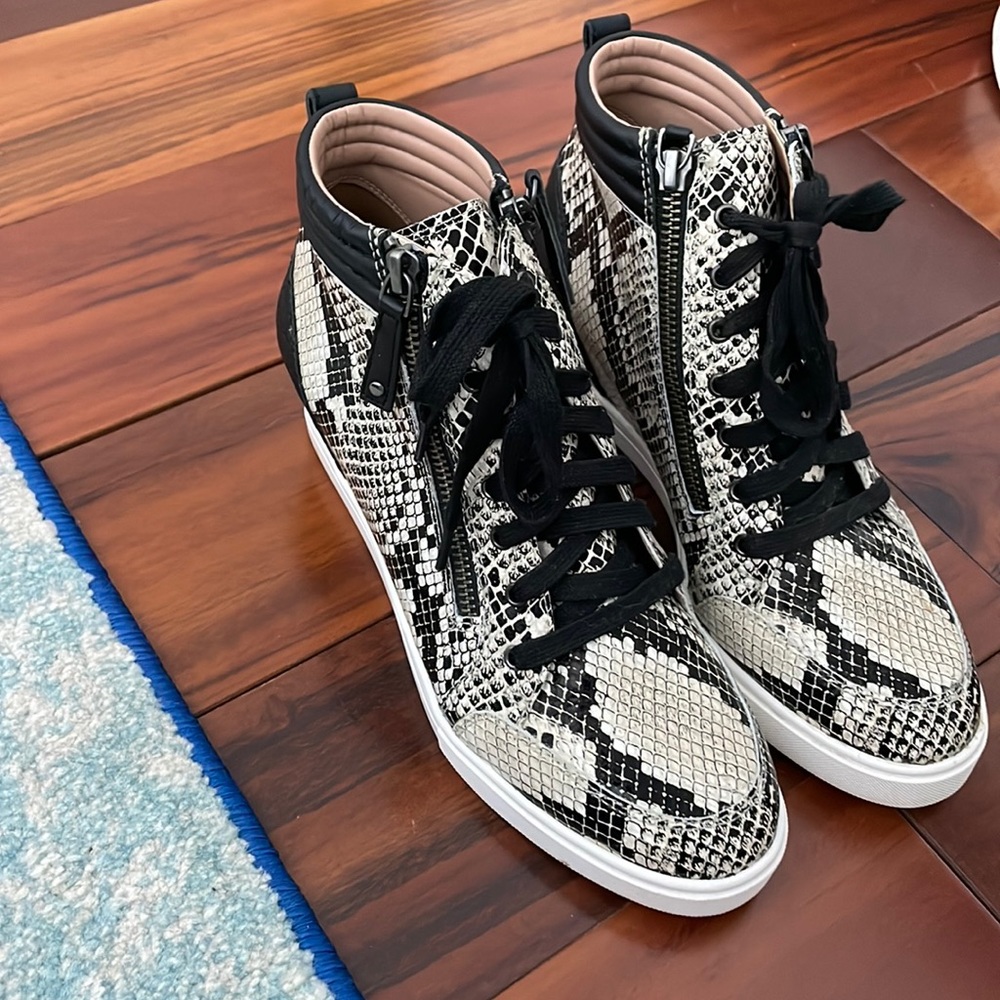 L.Paola snakeskin wedged sneaker. Size 7.5